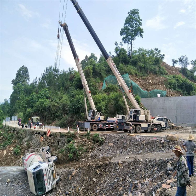 沐川汽车掉沟里叫吊车救援要多少钱